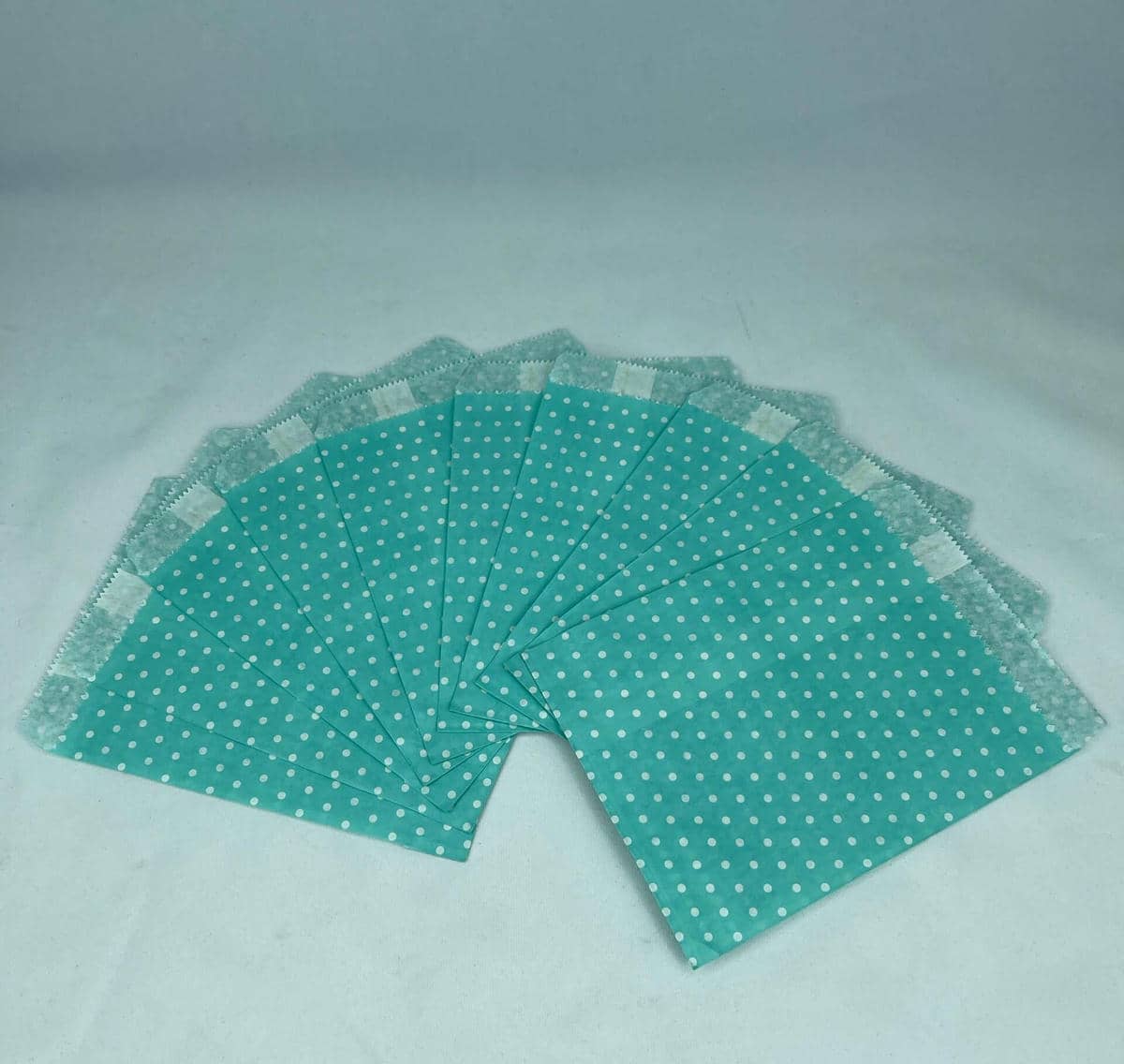 ซองกระดาษลายจุด สีฟ้า ใส่ขนม ขนาด 5x7 นิ้ว