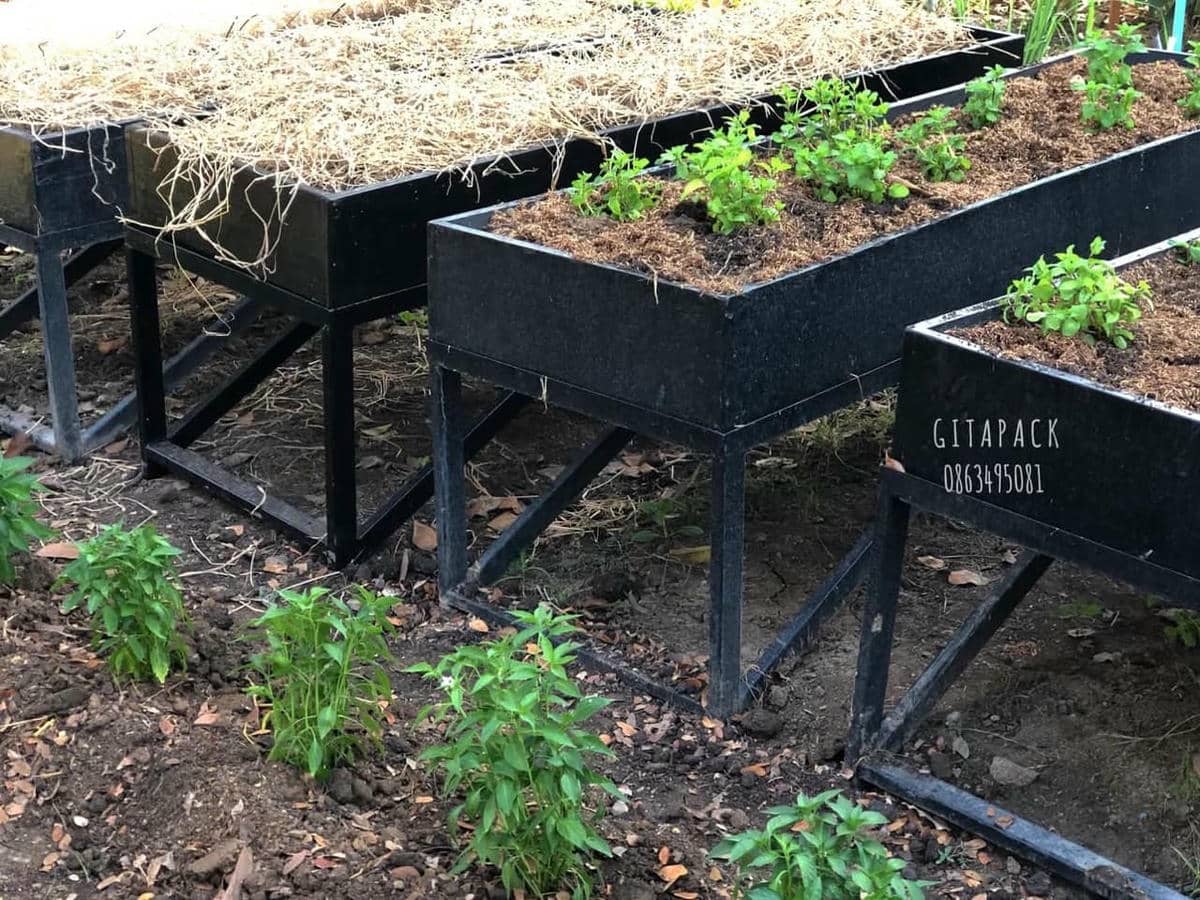 โต๊ะ-กระถางปลูกต้นไม้