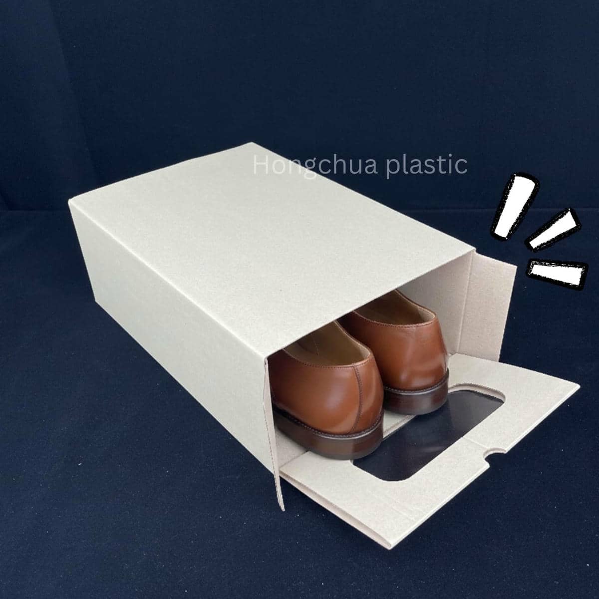 กล่องใส่รองเท้า มีรองเท้าออกมา